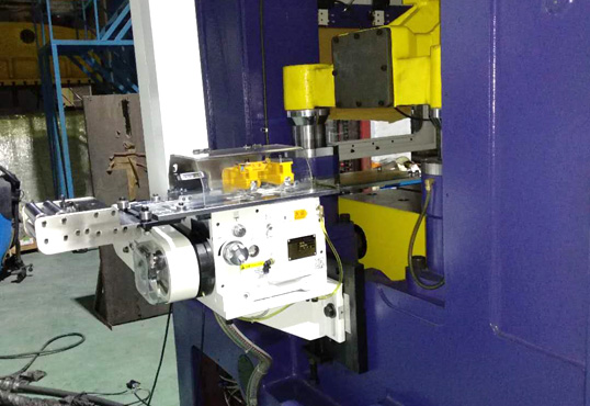 高速夹式送料机